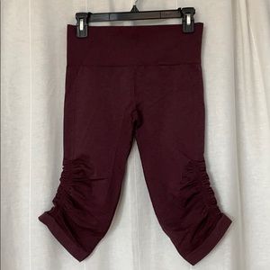 Lululemon Ebb to Flow Crop Leggings in Size 8, EUC